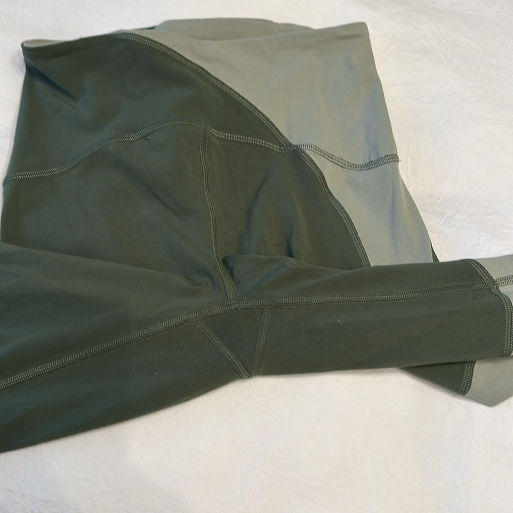 Lululemon - Picture 3 of 4